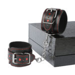 Algemas em Couro com Detalhes em Coração You Vibe